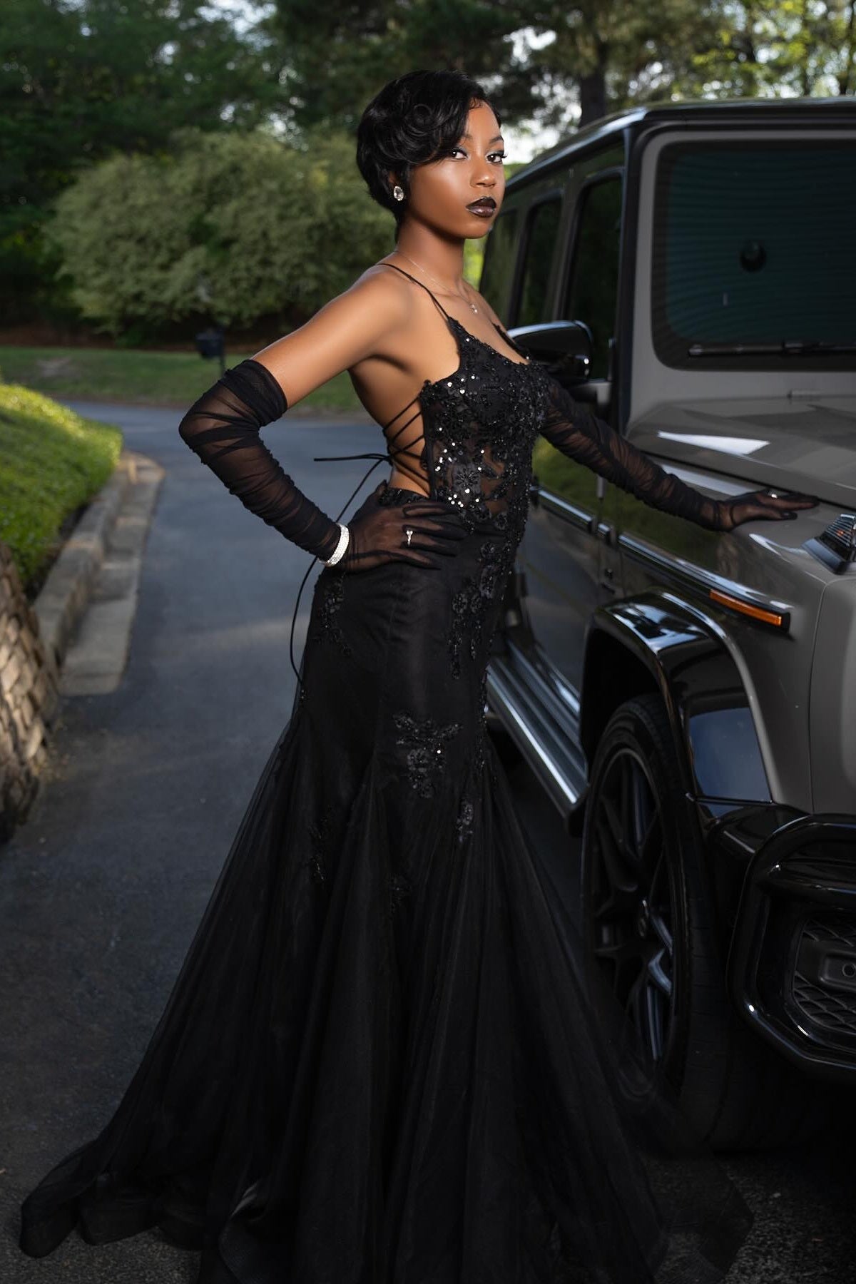 Modern Black Spaghetti Strap A Line Sequins Appliques Prom Dresses