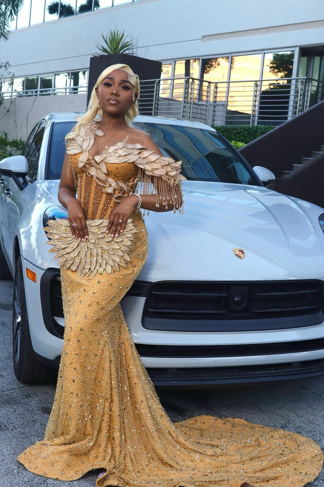 Chic Yellow Sweetheart Mermaid Beadings Sequins Prom Dresses With Crystal