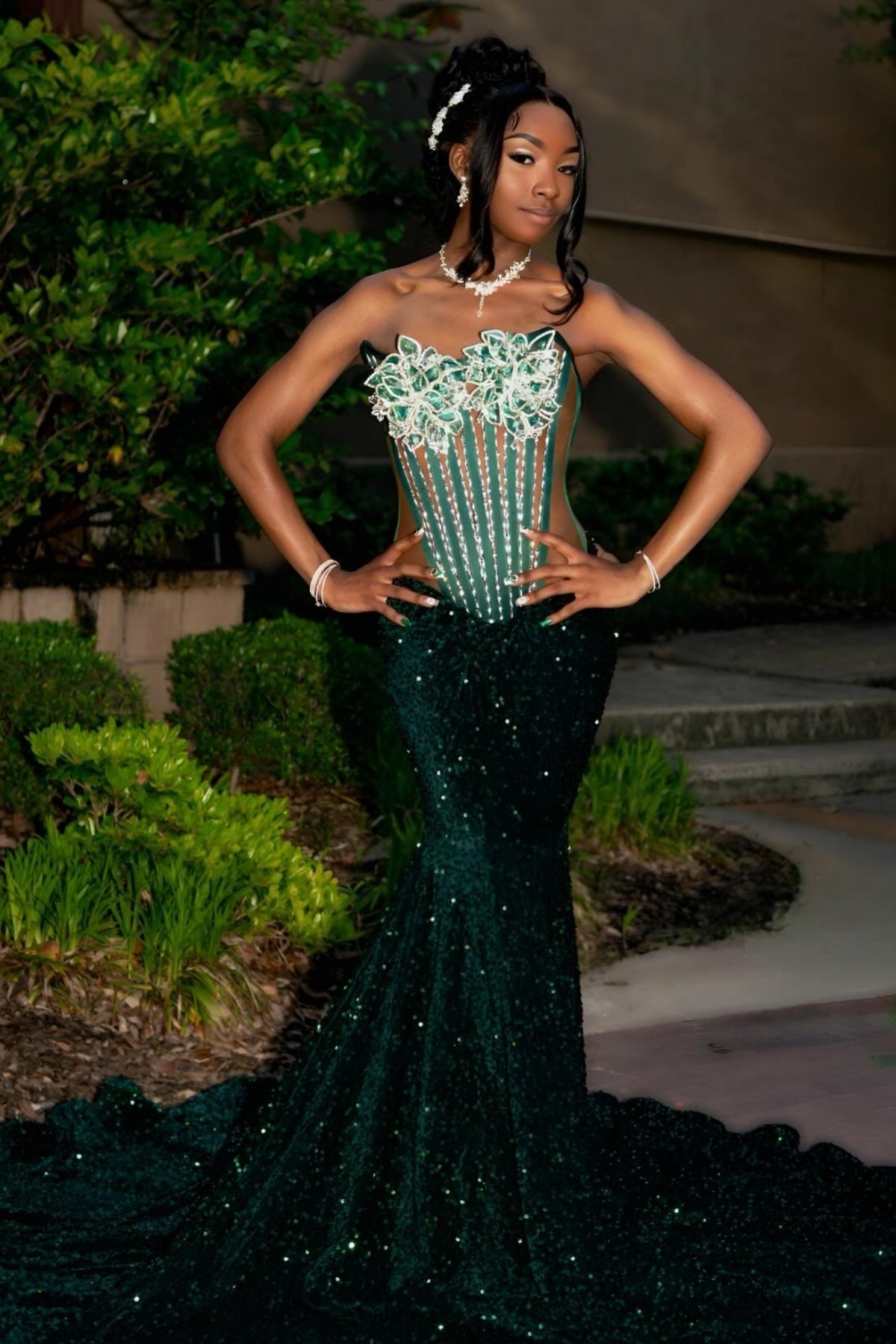Elegant Dark Green Strapless Mermaid Sequins Prom Dresses With Beadings Appliques