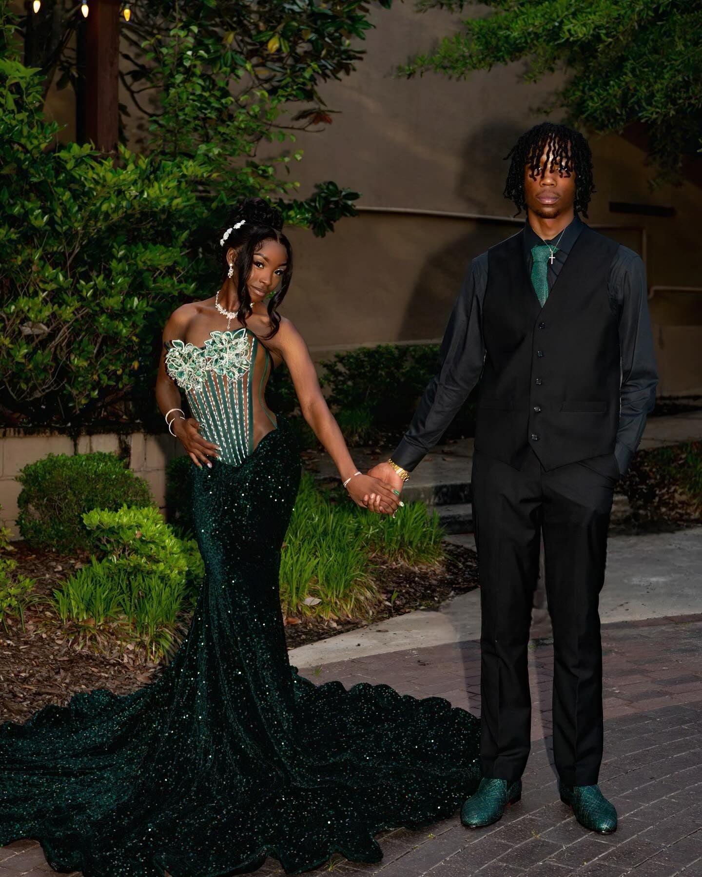 Elegant Dark Green Strapless Mermaid Sequins Prom Dresses With Beadings Appliques