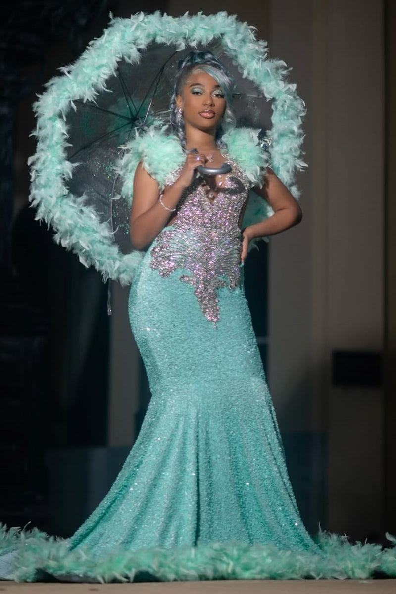 Beautiful Green Sequins V-Neck Silver Beadings Mermaid Prom Dresses With Feather