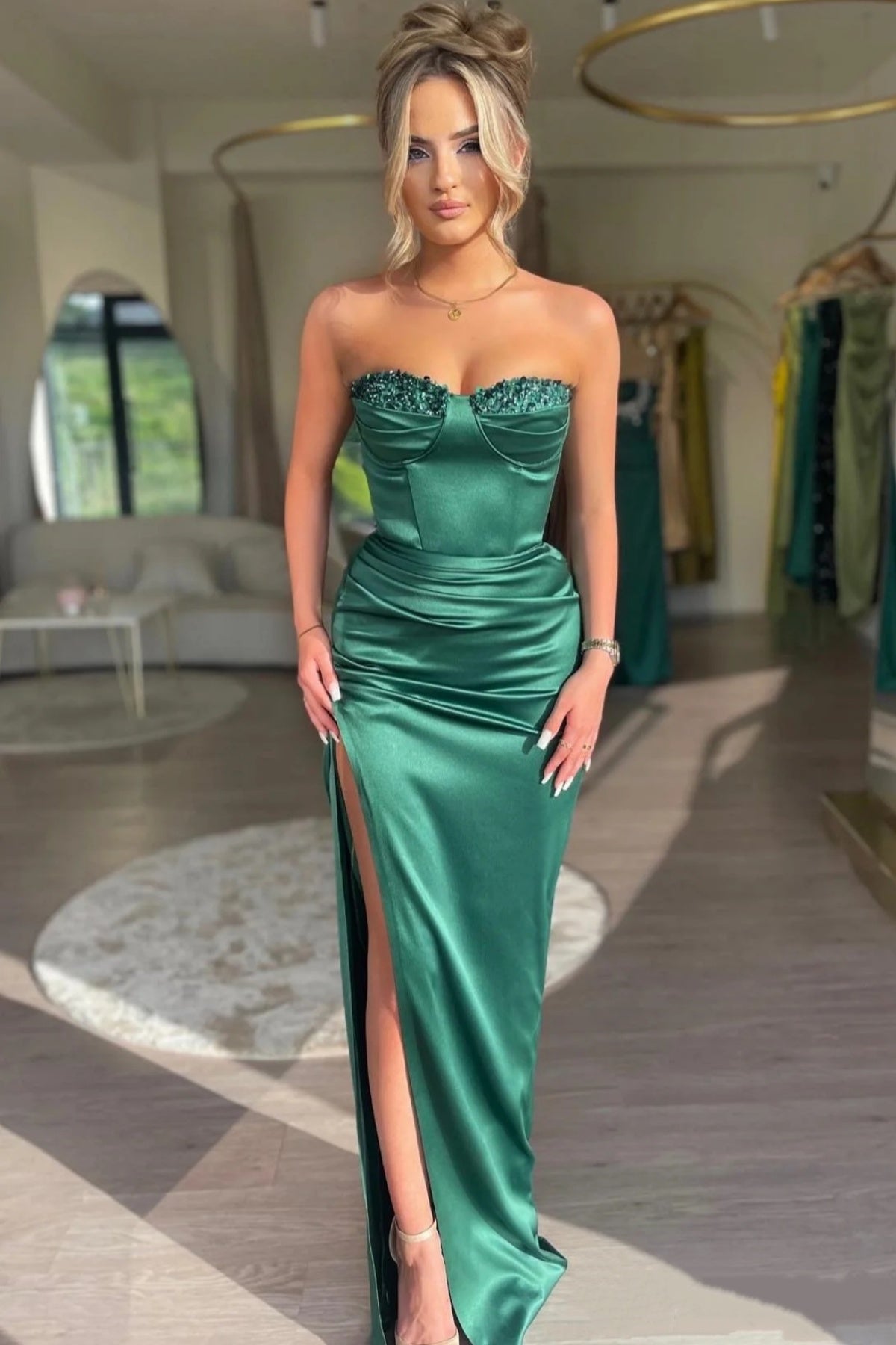 Sexy Green Strapless Sheath Evening Dresses With Beadings
