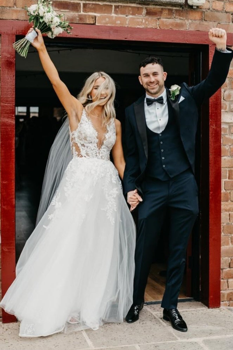 Gentle V-Neck A-Line Backless Wedding Dresses With Appliques