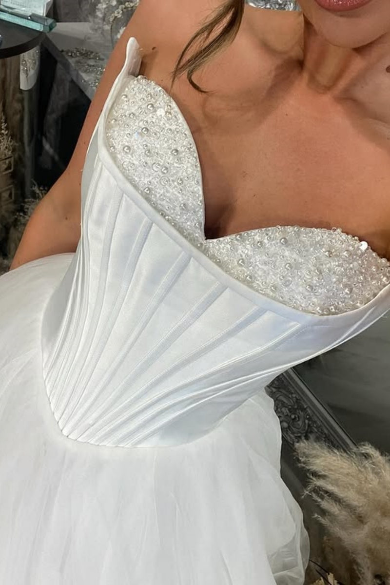 Dignified Strapless A-Line Tulle Wedding Dresses With Beadings