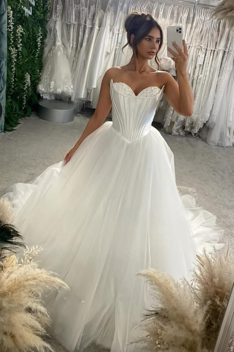 Dignified Strapless A-Line Tulle Wedding Dresses With Beadings