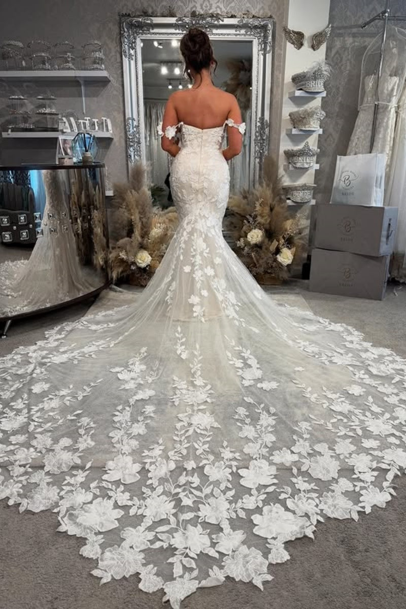 Spaghetti Strap Lace Mermaid Backless Wedding Dresses With Appliques
