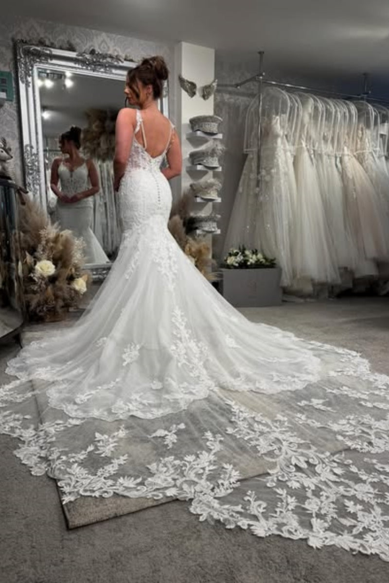 Beautiful Spaghetti Strap Lace Appliques Backless Mermaid Wedding Dresses