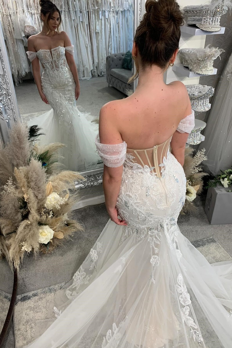 Serious Portrait Tulle Appliques Mermaid Wedding Dresses