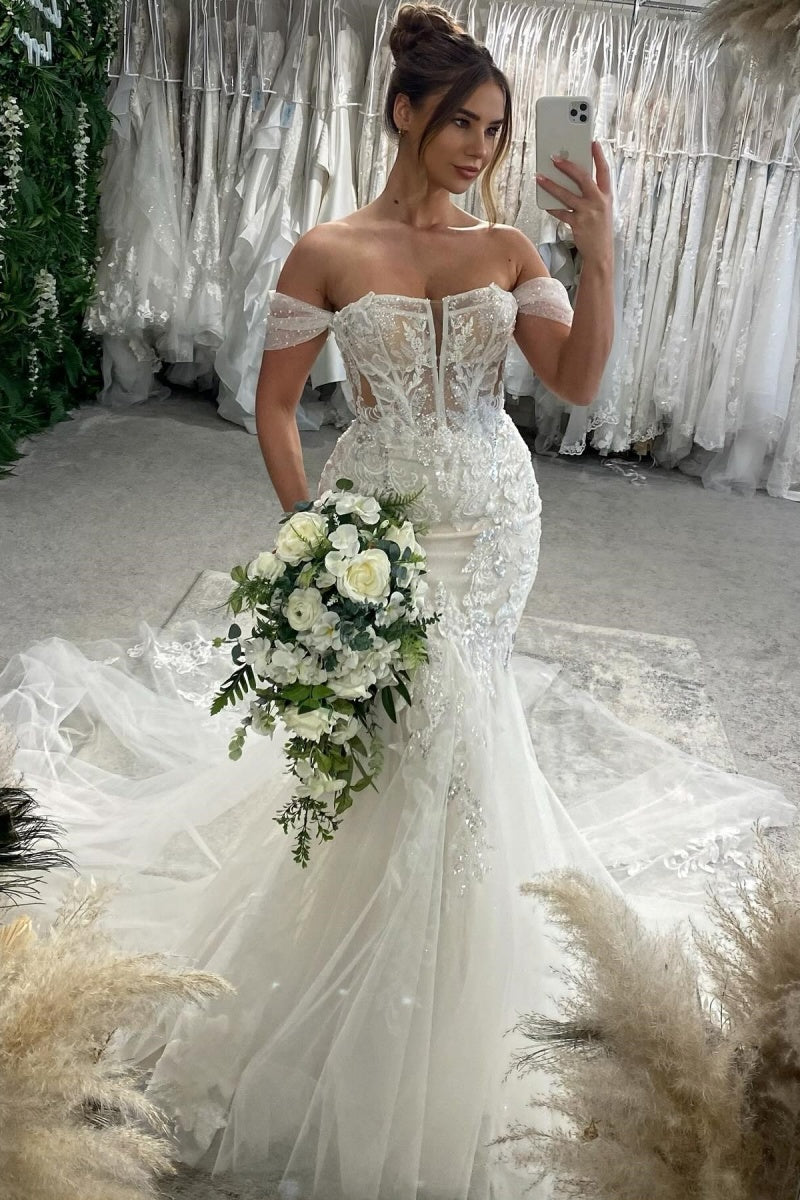 Serious Portrait Tulle Appliques Mermaid Wedding Dresses