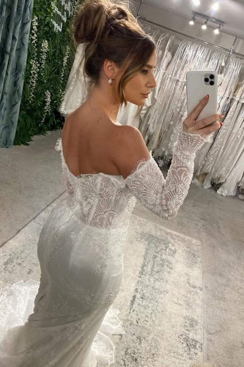 Elegnt Sweetheart Lace Long Sleeves Sheath Open Back Wedding Dresses With Appliques
