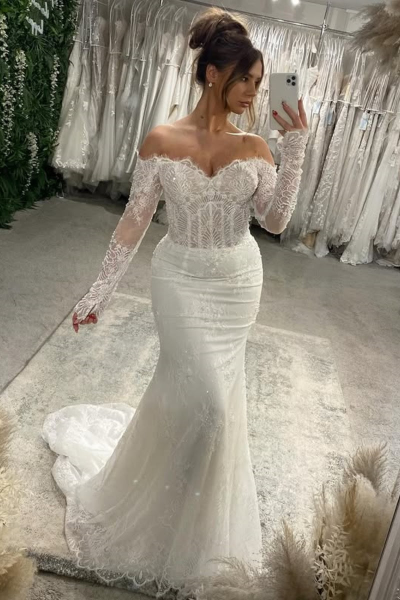 Elegnt Sweetheart Lace Long Sleeves Sheath Open Back Wedding Dresses With Appliques
