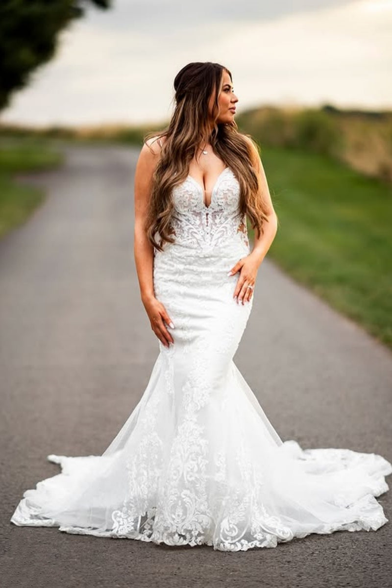 Generous Spaghetti Strap Lace Mermaid Open Back Wedding Dresses With Appliques