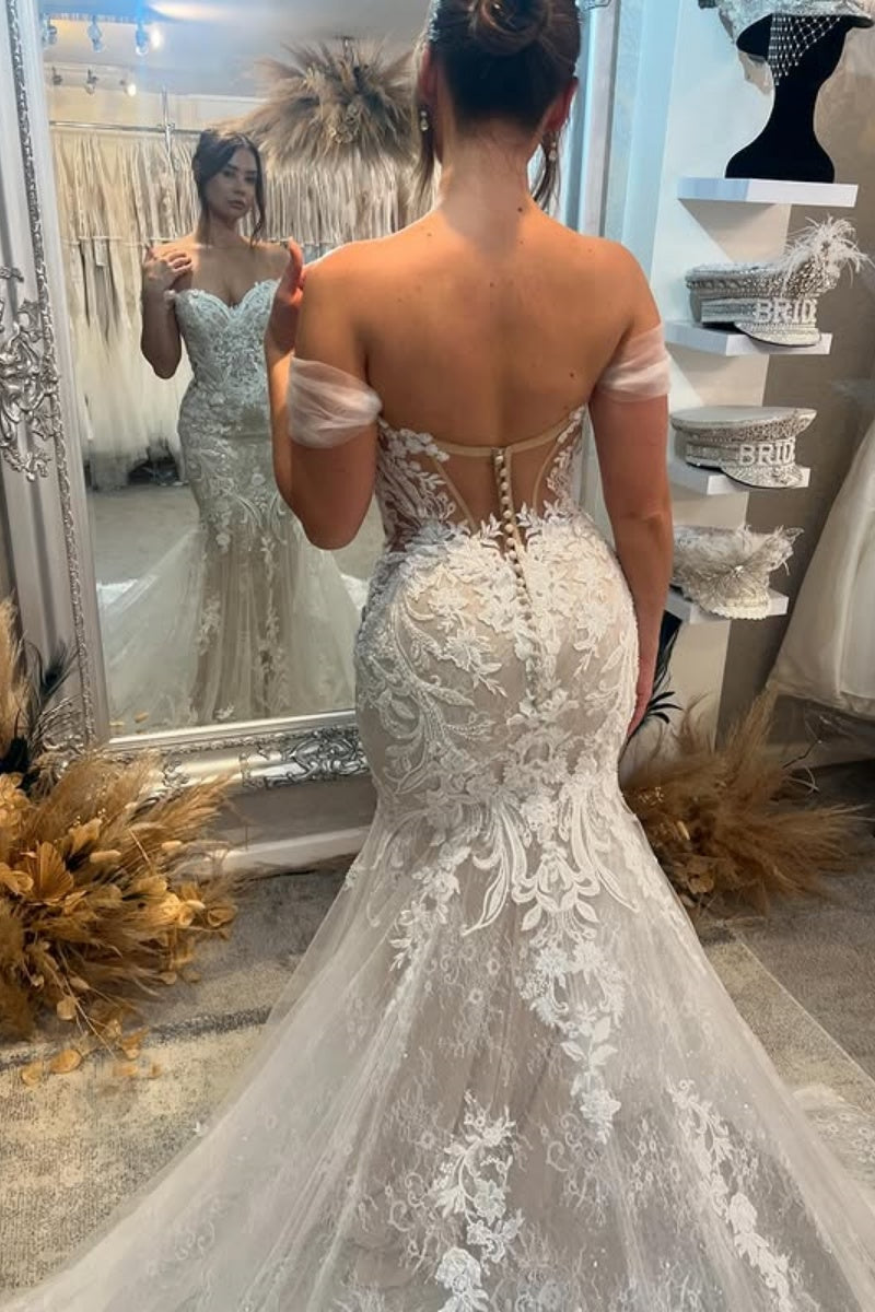 Chic Portrait Lace Mermaid Open Back Wedding Dresses With Appliques