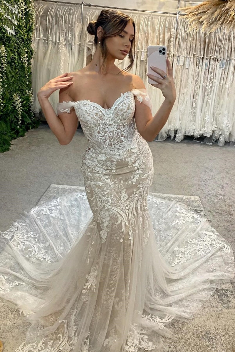 Chic Portrait Lace Mermaid Open Back Wedding Dresses With Appliques