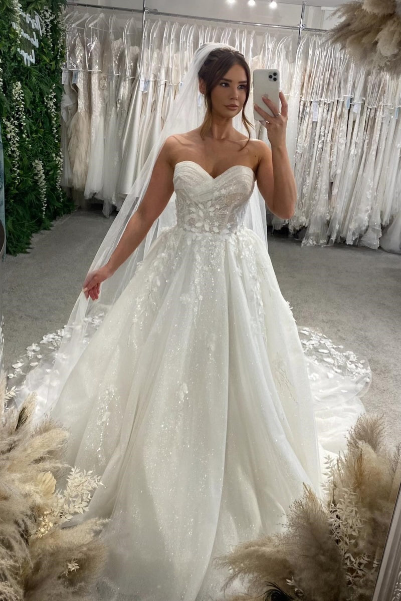 Honorable Lace Sweetheart Appliques Ball Gown Wedding Dresses With Beadings