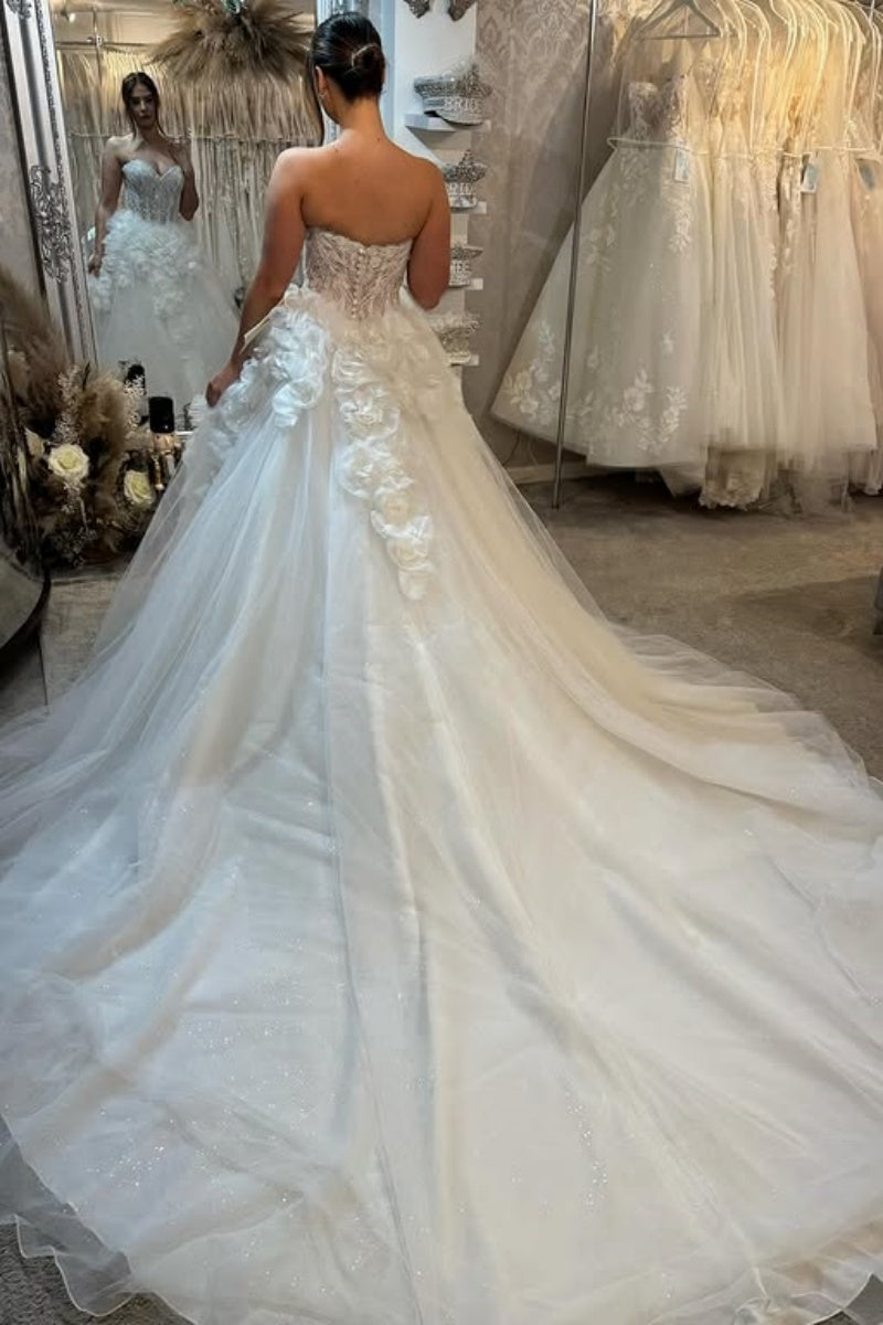 Luxury Sweetheart Lace Appliques A-Line Wedding Dresses With Flowers Decoration