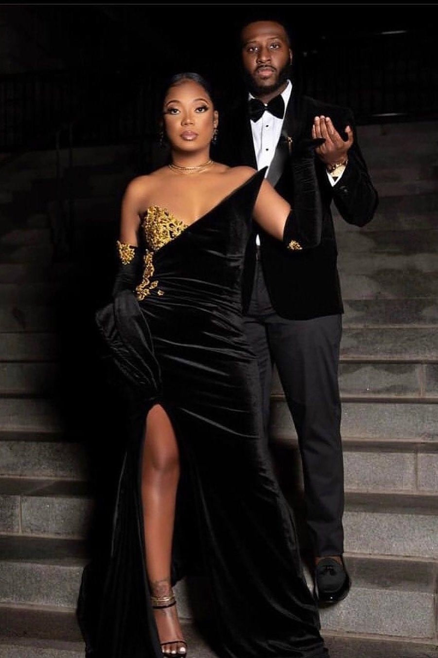 Black Sweetheart Side Slit Beadings Velvet Sheath Prom Dresses