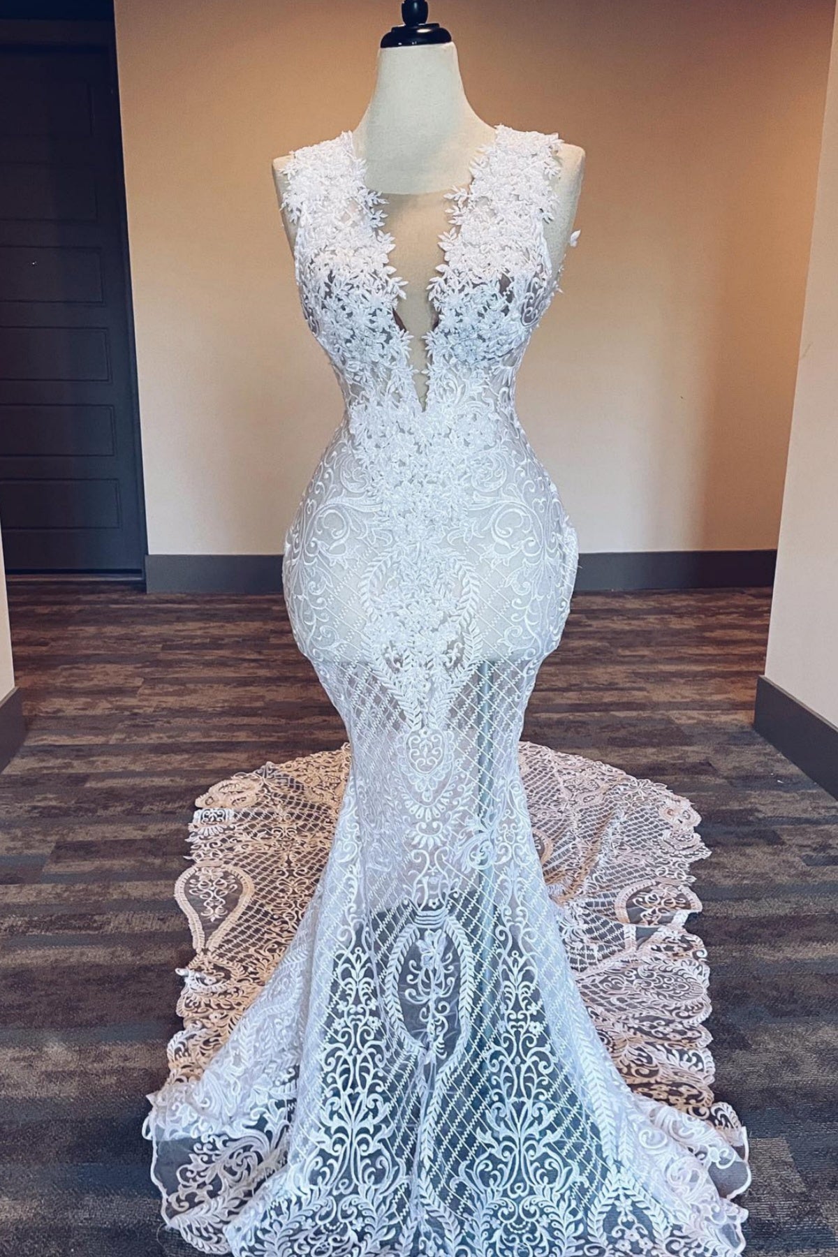Sexy White V-Neck Appliques Lace Mermaid Prom Dresses