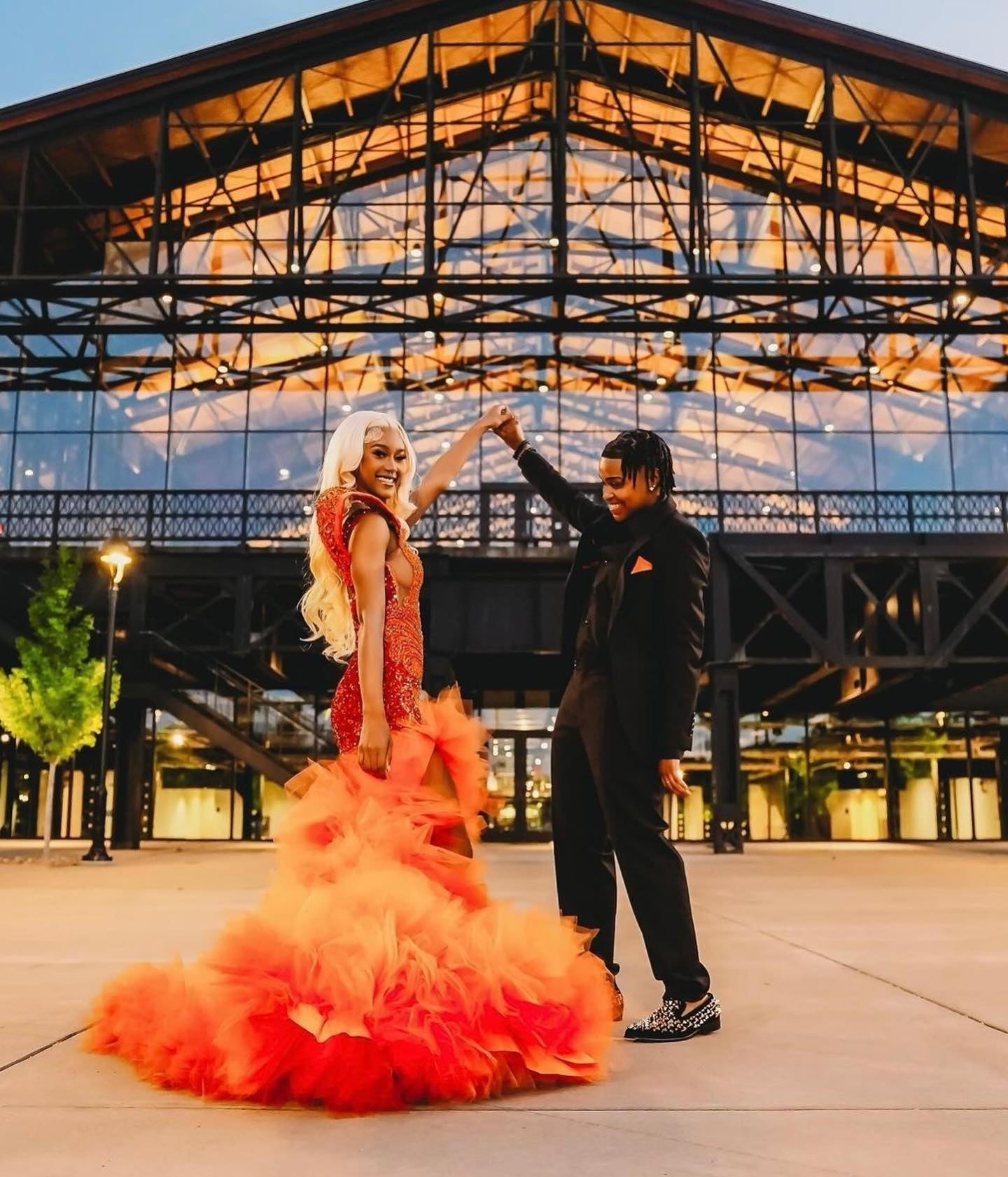 Glamorous Orange V-Neck Slit Beadings Prom Dresses With Puffy Layers