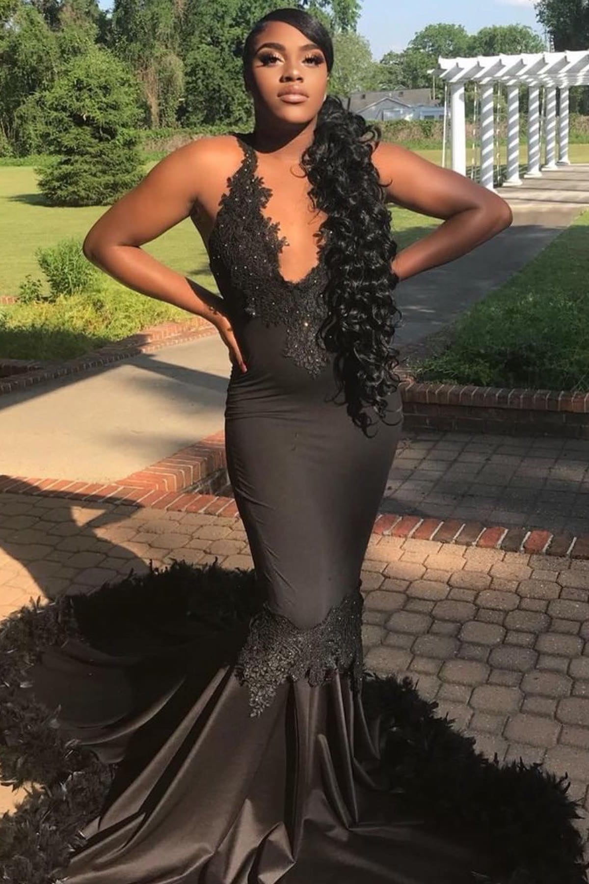 Exquisite Black V-Neck Beadings Mermaid Prom Dresses With Feathers