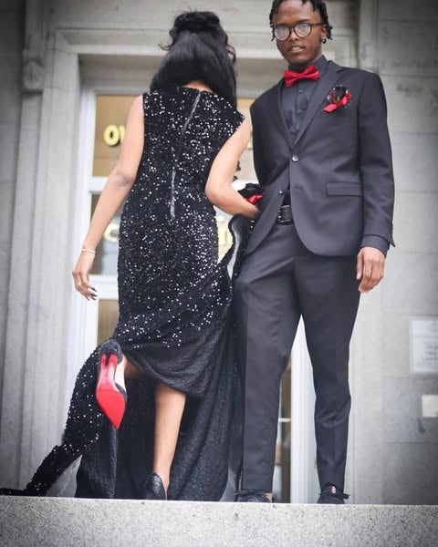 Fancy Black Sleeveless Sequins Mermaid Prom Dresses