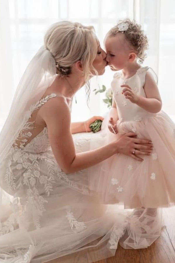 Mild Jewel Sleeveless Backless Appliques Tulle Flower Girl Dresses