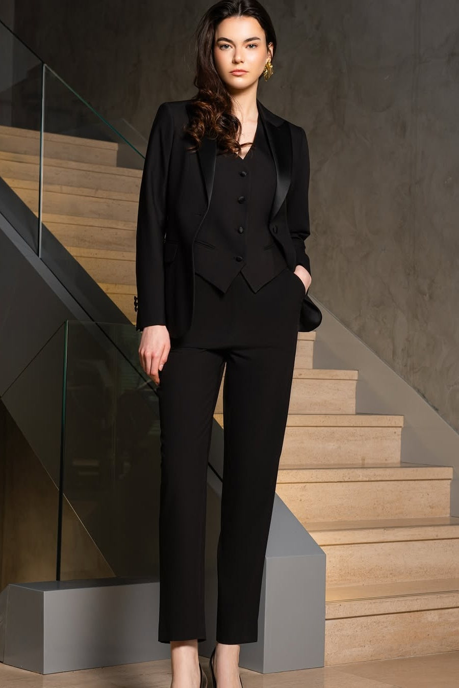 Charming Black 3 Pieces Peaked Lapel Women Suits