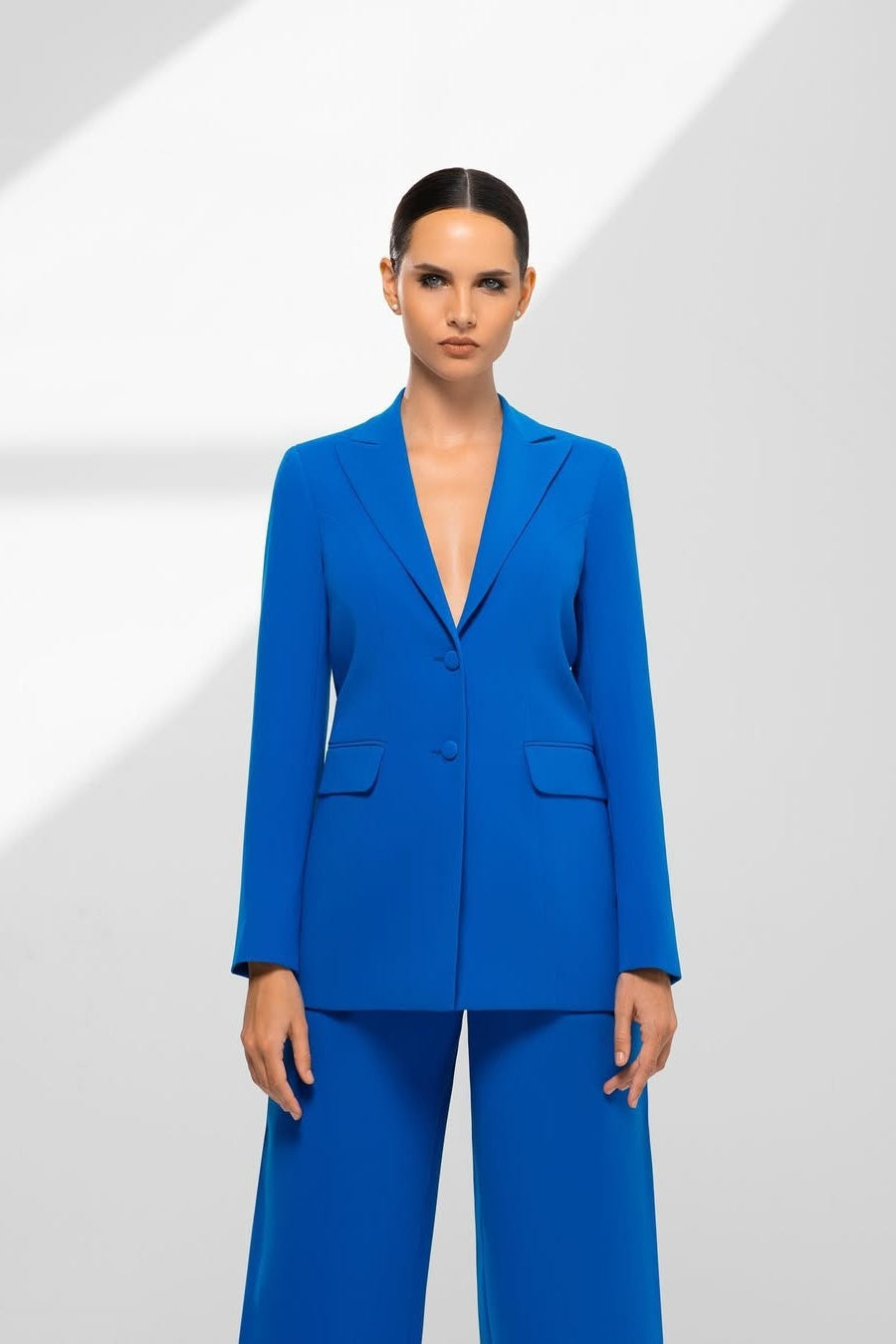Exquisite Royal Blue Peaked Lapel Women Suits