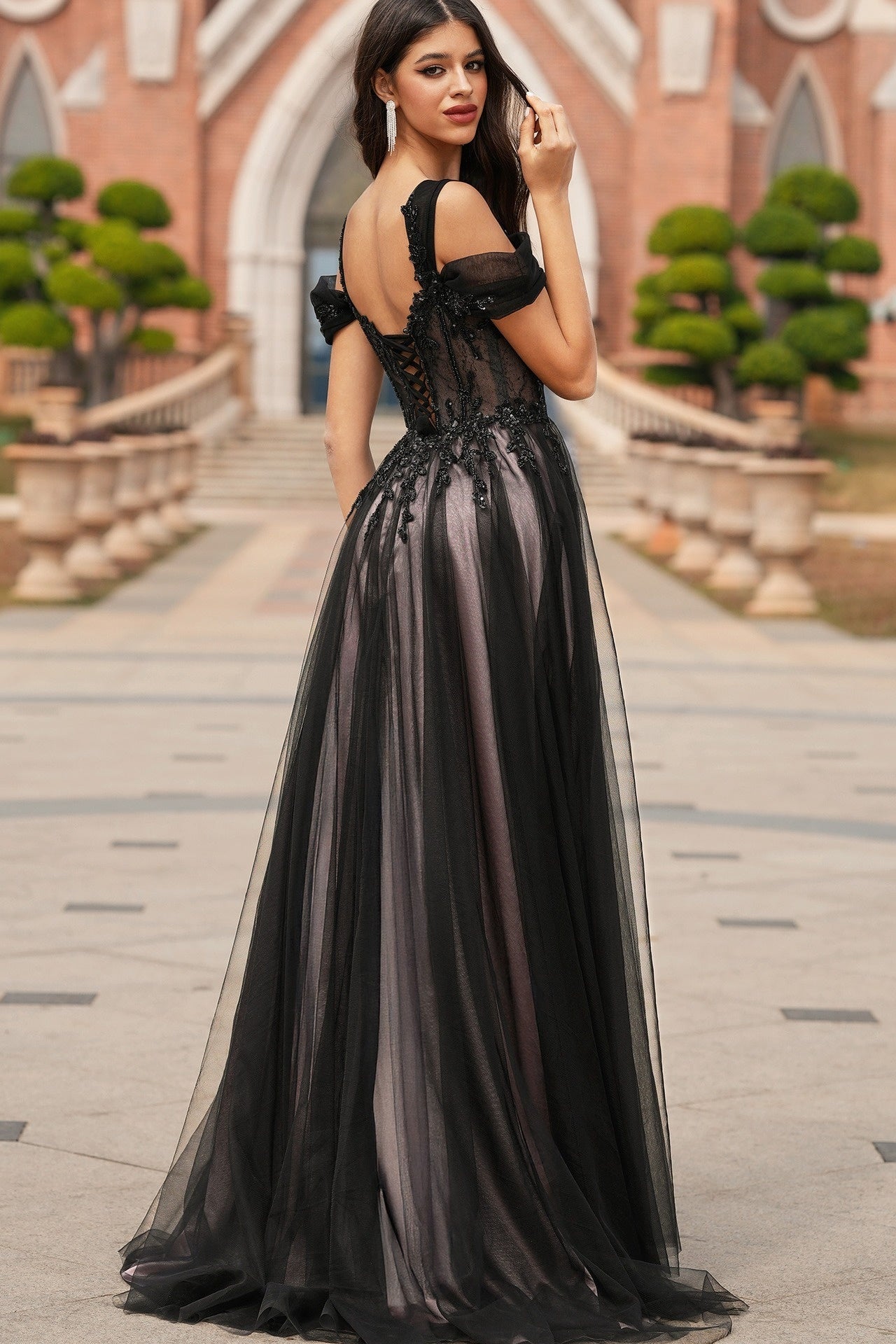 Decent Black Off-the-shoulder Beadings Tulle Evening Dresses
