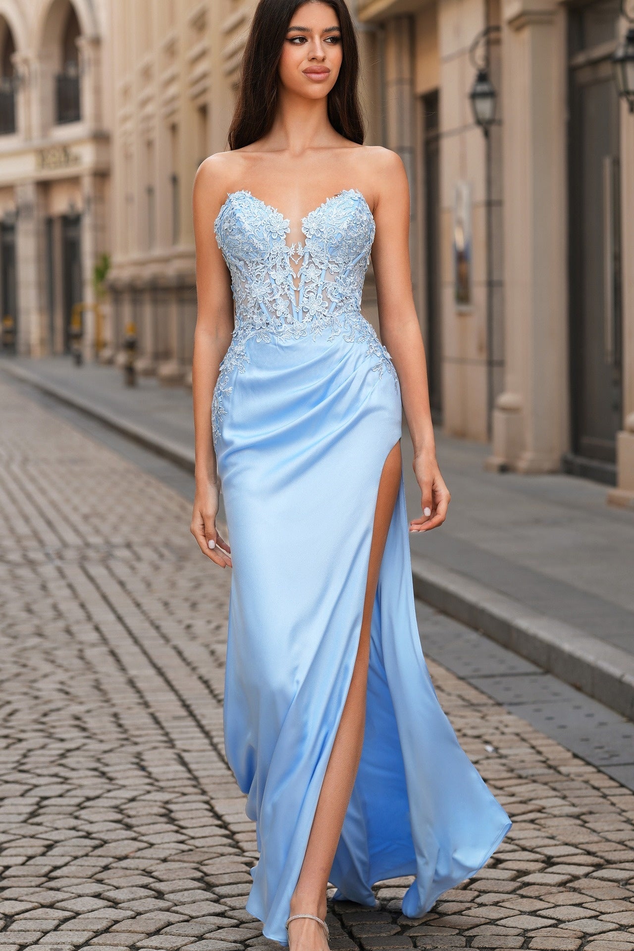 Charming Sky Blue Sweetheart Satin Appliques Evening Dresses