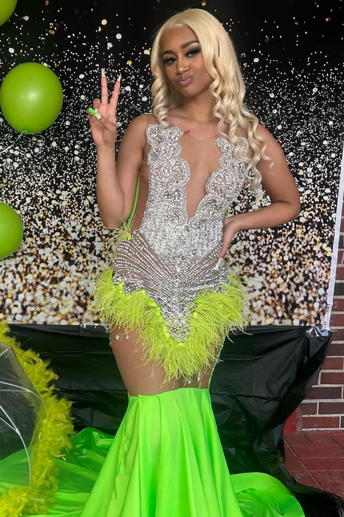 Gorgeous Green V-Neck Beadings Mermaid Prom Dresses With Feathers
