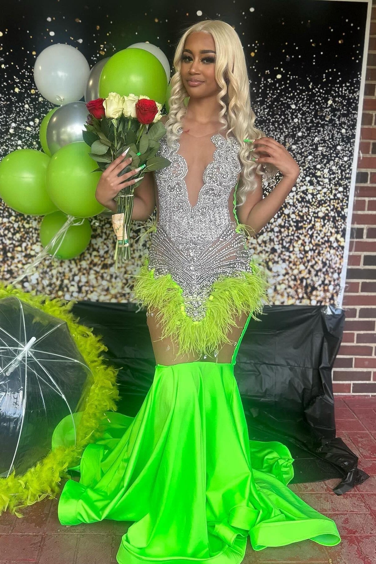 Gorgeous Green V-Neck Beadings Mermaid Prom Dresses With Feathers