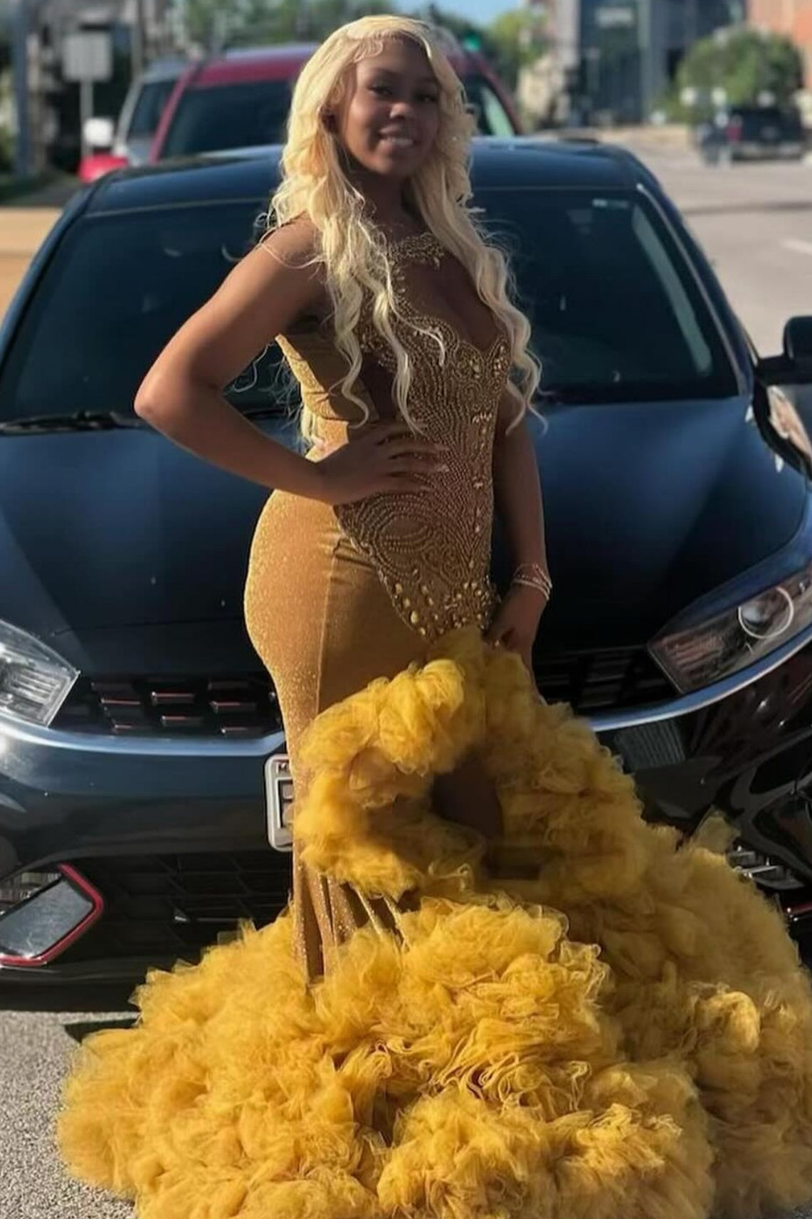 Glamorous Gold V-Neck Beadings Sequins Mermaid Tulle Prom Dresses