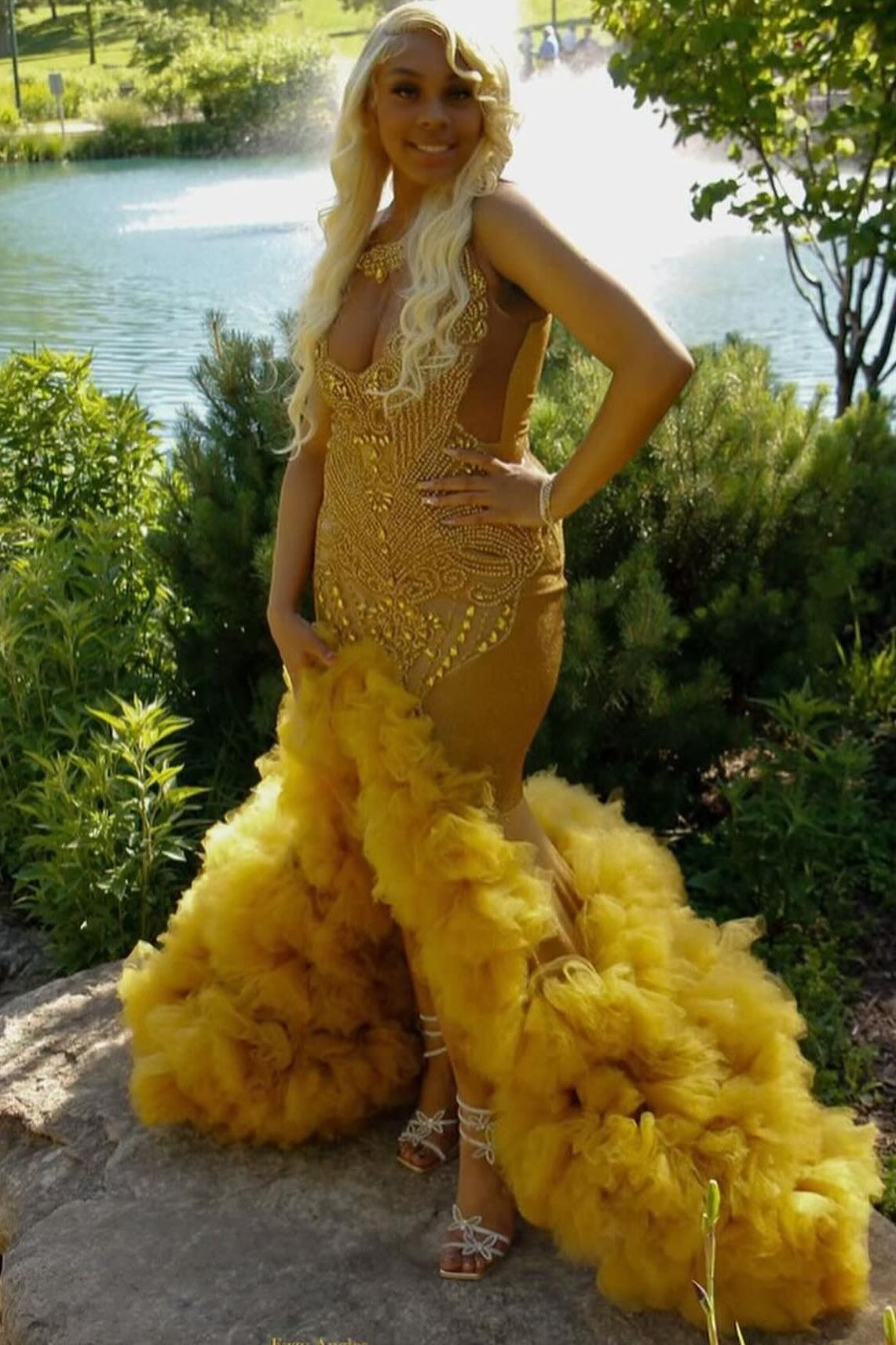 Glamorous Gold V-Neck Beadings Sequins Mermaid Tulle Prom Dresses