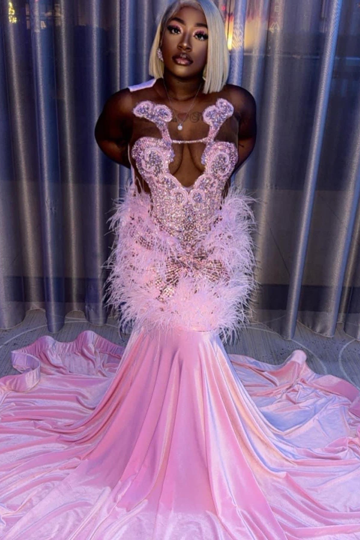 Gorgeous Pink Beadings Velvet Mermaid Prom Dresses With Feathers