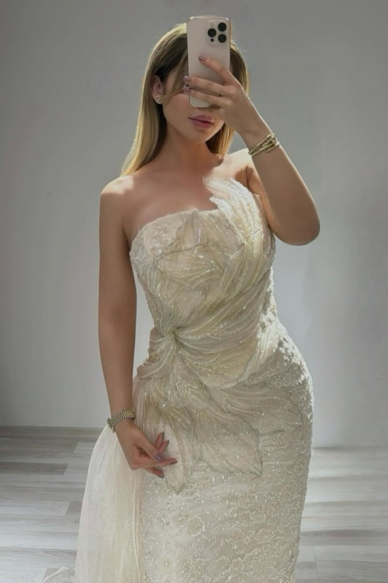 Exquisite Ivory Strapless Lace Evenings Dresses With Beadings