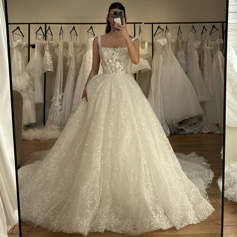 Beautiful Spaghetti Straps Lace Ball Gown Wedding Dresses With Appliques