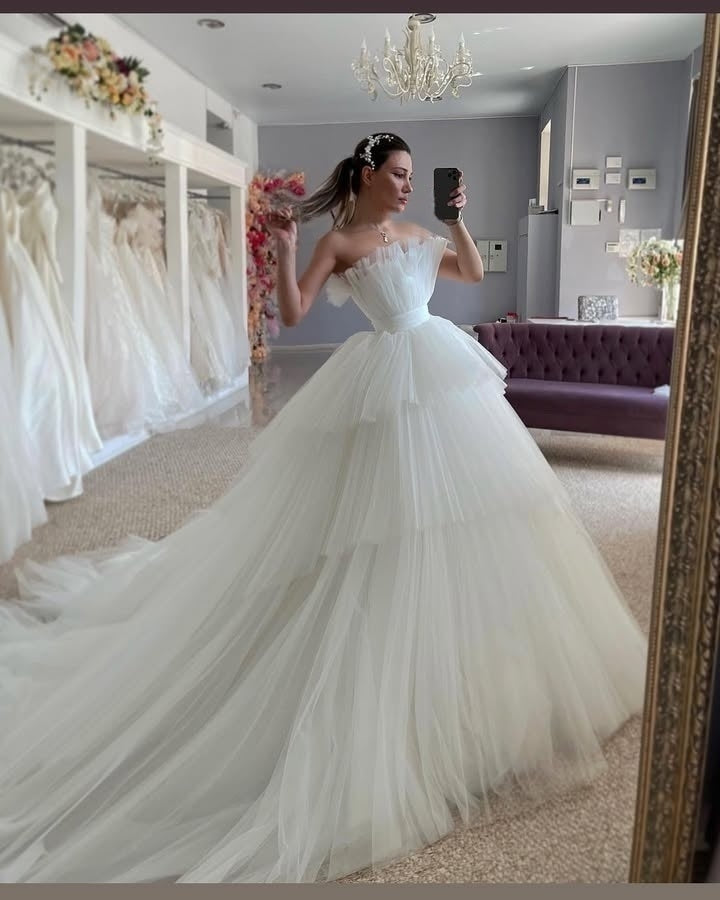 Elegant Strapless Puffy Layers Ball Gown Wedding Dresses