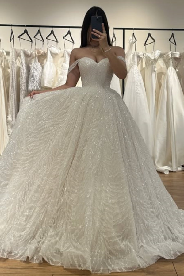 Generous Off-The-Shoulder Lace Ball Gown Wedding Dresses With Ruffles