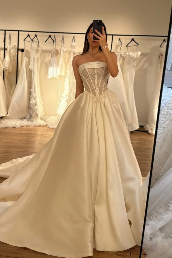 Elegant Strapless Ruffles Ball Gown Wedding Dresses With Beadings