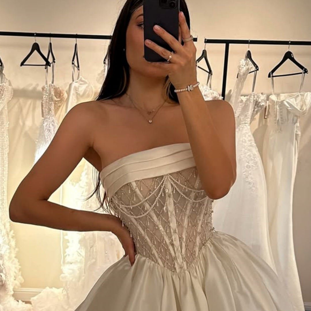 Elegant Strapless Ruffles Ball Gown Wedding Dresses With Beadings