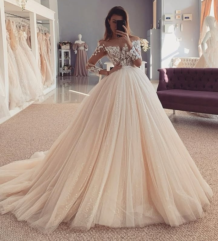 Chic Scoop Long Sleeves Lace Ball Gown Wedding Dresses With Appliques