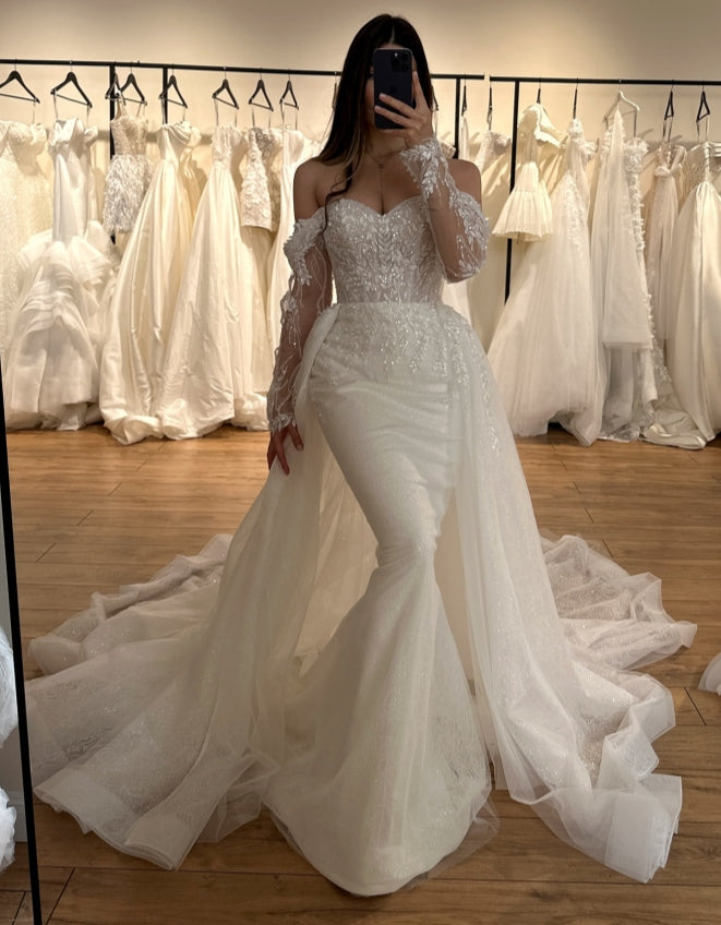 Elegant Off-The-Shoulder Long Sleeves Sheath Wedding Dresses With Appliques