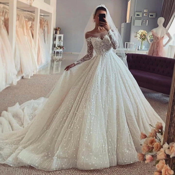 Gorgeous Bateau Ball Gown Appliques Lace Tulle Wedding Dresses