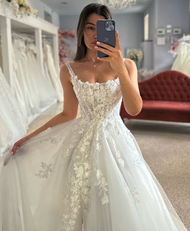 Wonderful Spaghetti Strap Appliques Side Slit Tulle Wedding Dresses