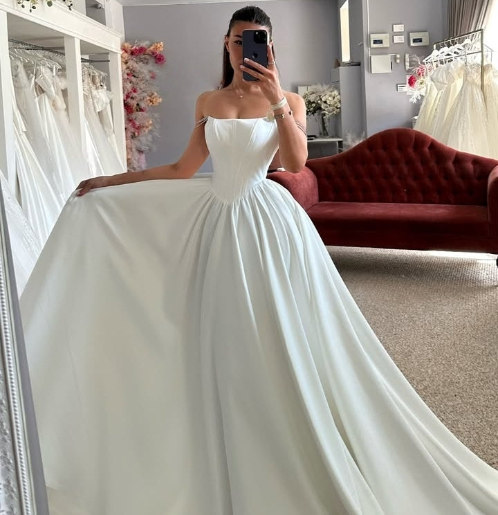 Gentle Off-The-Shoulder Sleeveless A Line Satin Wedding Dresses