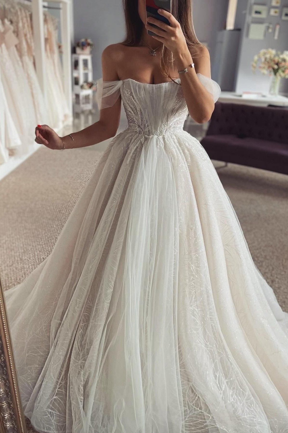 Sexy Off-the-shoulder A Line Lace Tulle Wedding Dresses With Beadings
