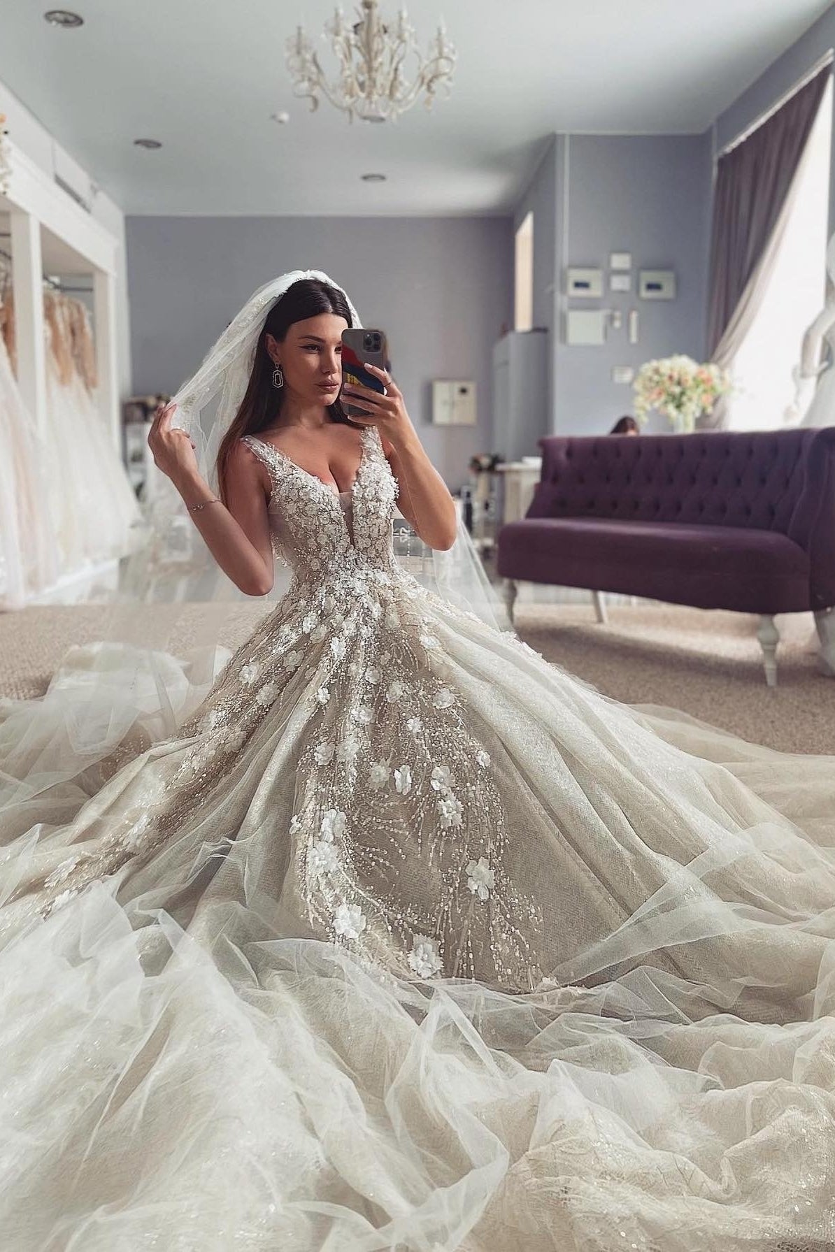Exquisite V Neck Ball Gown Appliques Tulle Puffy Layers Wedding Dresses