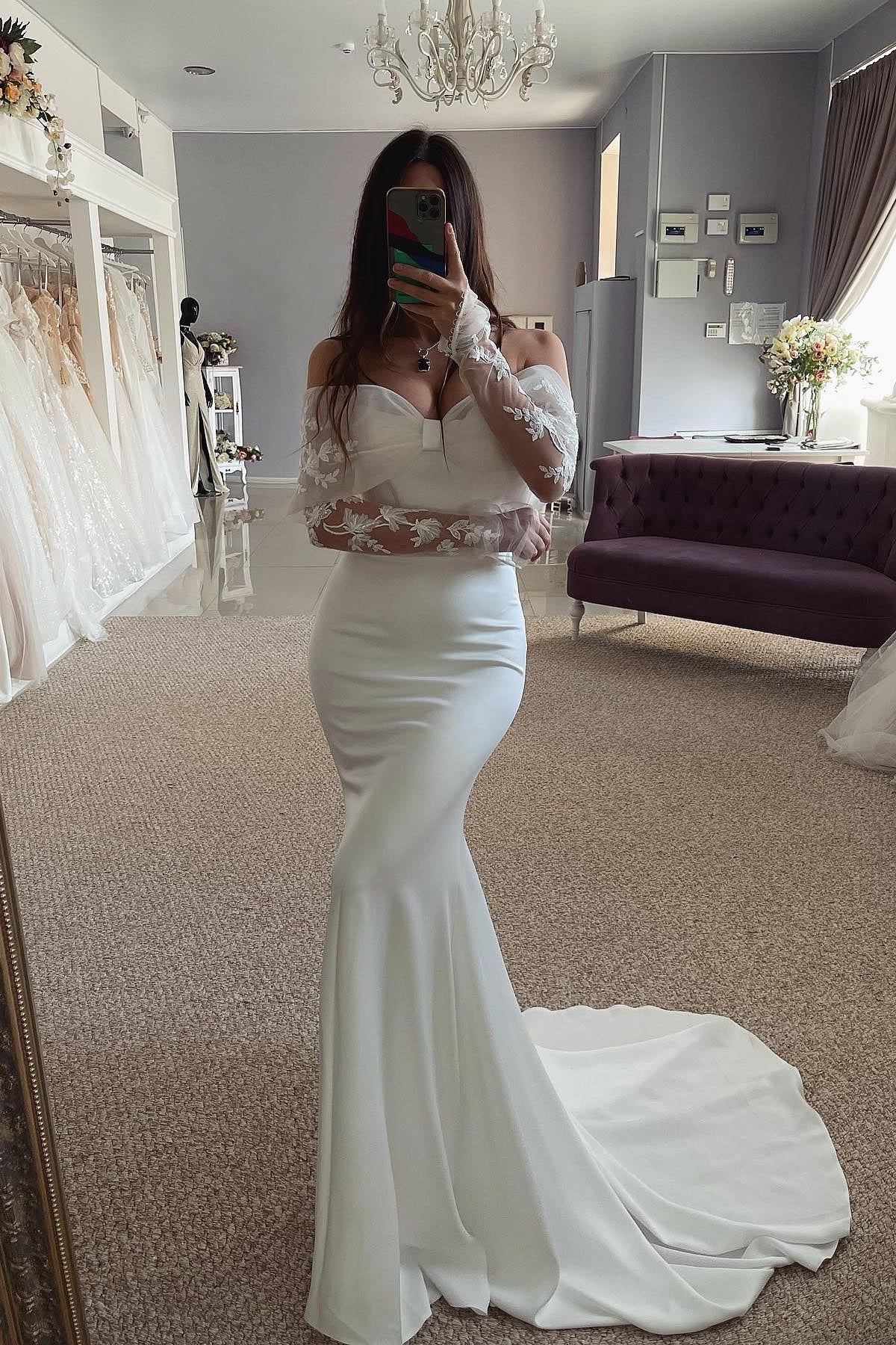 Sexy Off-the-shoulder Appliques Long Sleeves Satin Wedding Dresses
